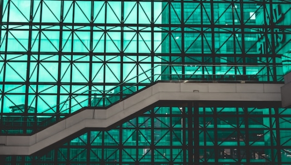 Enlightening Retail Spaces: The Impact of Glass on Shopping Experiences